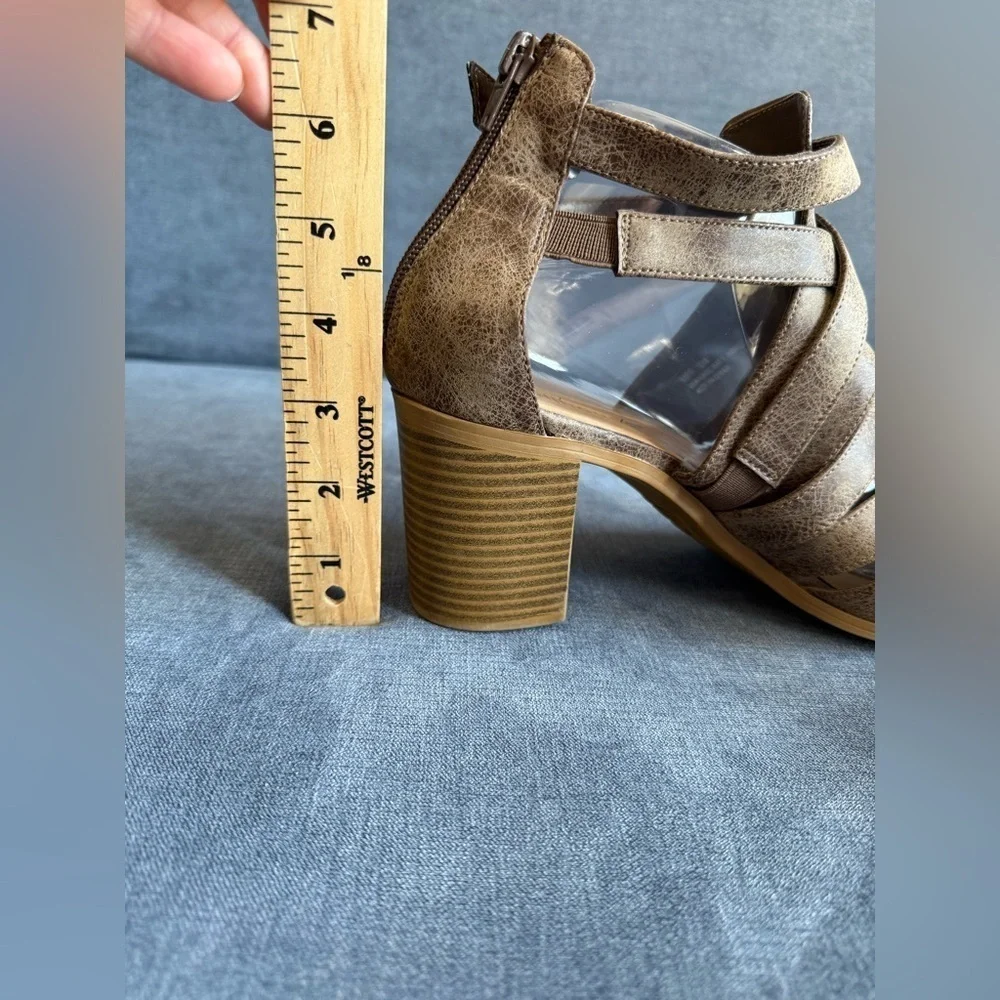 Dollhouse Womens Brown Faux Leather Block Heels SZ 10M Strappy Buckle Back Zip